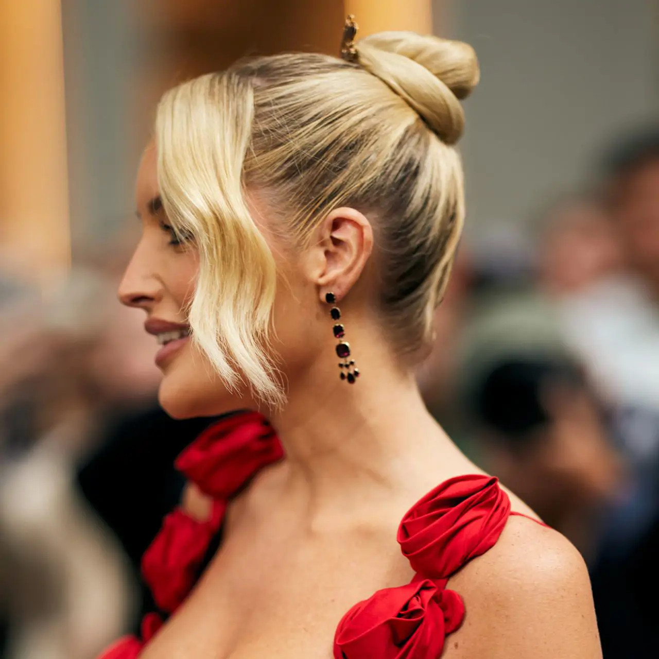 High Blonde Bun With Curtain Bangs High Blonde Bun With Curtain Bangs — Messy Bun 2027