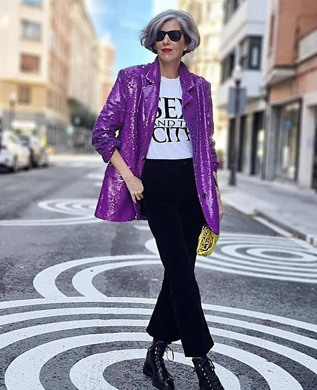 Vibrant Sequin Blazer with Casual Elements Vibrant Sequin Blazer with Casual Elements — New Years Eve Outfits 2027