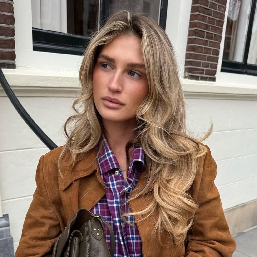 Ash Blonde Lob With Curtain Bangs Ash Blonde Lob With Curtain Bangs — Haircuts 2027 for Wavy Hair