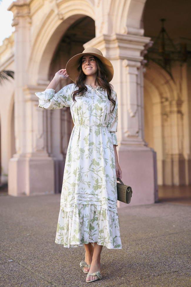 Charming Floral Print Midi Dress with Straw Hat for Spring Charming Floral Print Midi Dress with Straw Hat for Spring — Mothers Day Church Outfits 2027