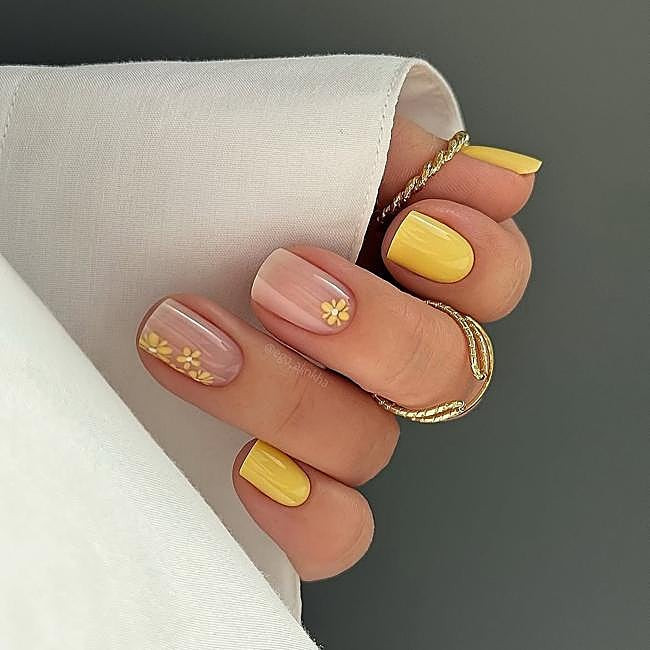 Short Square Yellow Floral Motifs Short Square Yellow Floral Motifs — Yellow Summer Nails 2027