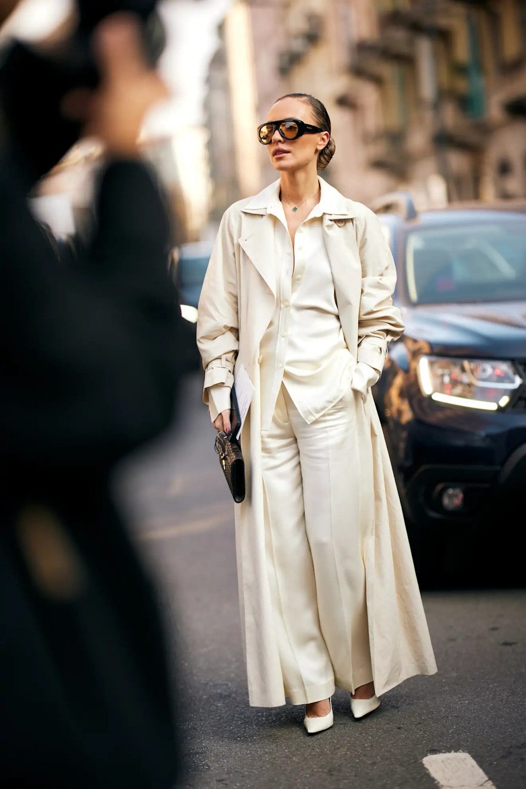Monochromatic Cream Elegance in a Trench Coat Monochromatic Cream Elegance in a Trench Coat — Street Style Outfits 2027