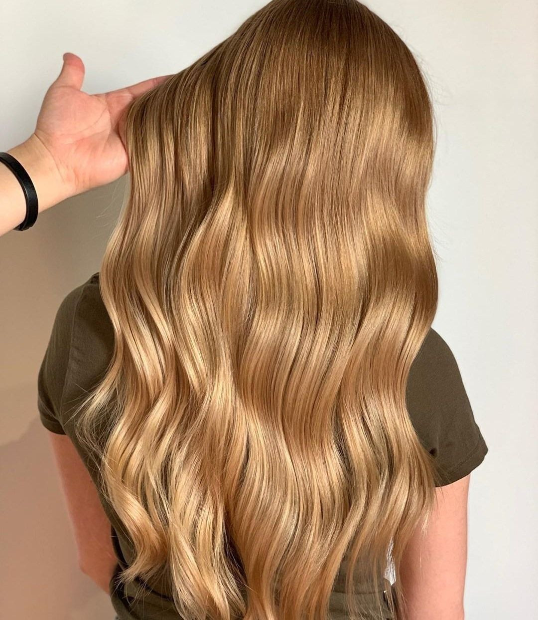 Mid-Back Rich Honey Blonde With Balayage Mid-Back Rich Honey Blonde With Balayage — Old Money Blonde 2027