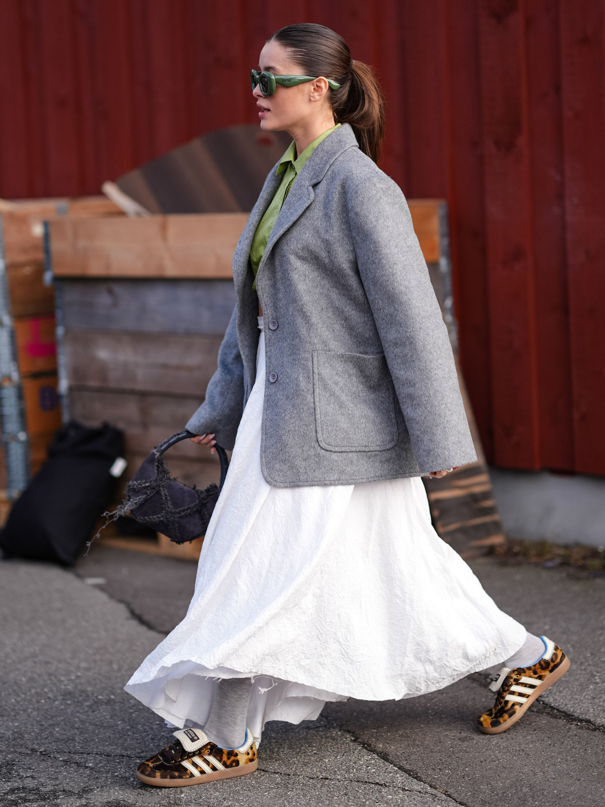 Oversized Blazer and Voluminous Skirt with Leopard Sneakers Oversized Blazer and Voluminous Skirt with Leopard Sneakers — Spring Europe Outfits 2027
