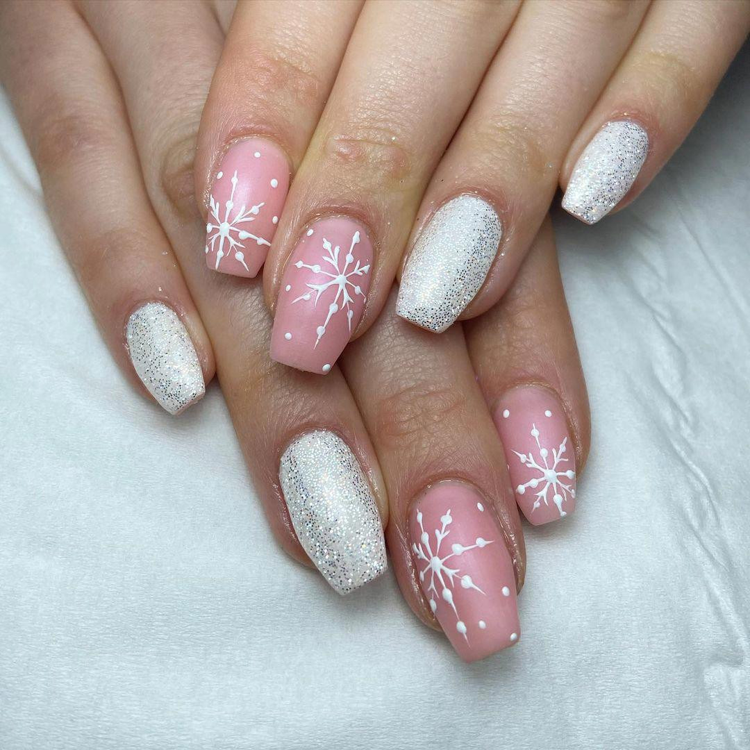 Visible Visual Idea Visible Visual Idea — Glitter Christmas Nails 2026