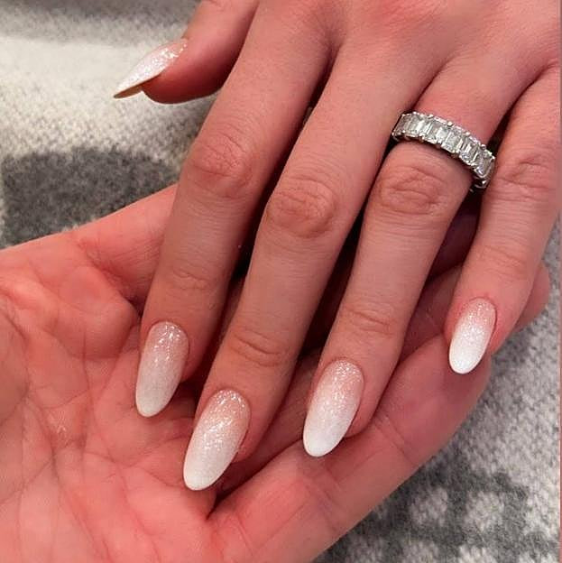 Glossy Glitter Visual Idea Glossy Glitter Visual Idea — Neutral Wedding Nails 2027