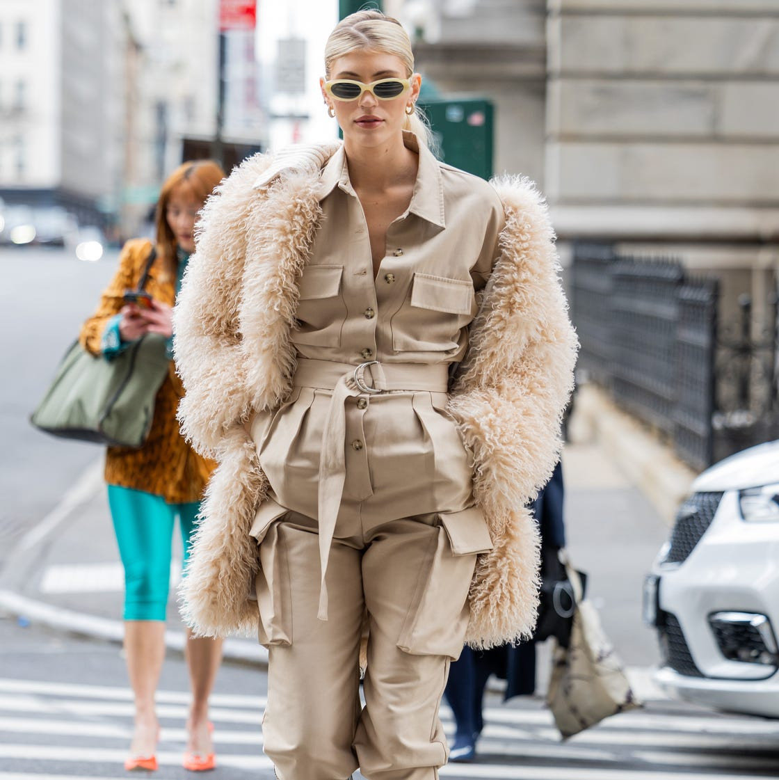Textured Beige Winter Outfit with Fur-Trimmed Jacket Textured Beige Winter Outfit with Fur-Trimmed Jacket — Winter Cream Outfits 2027
