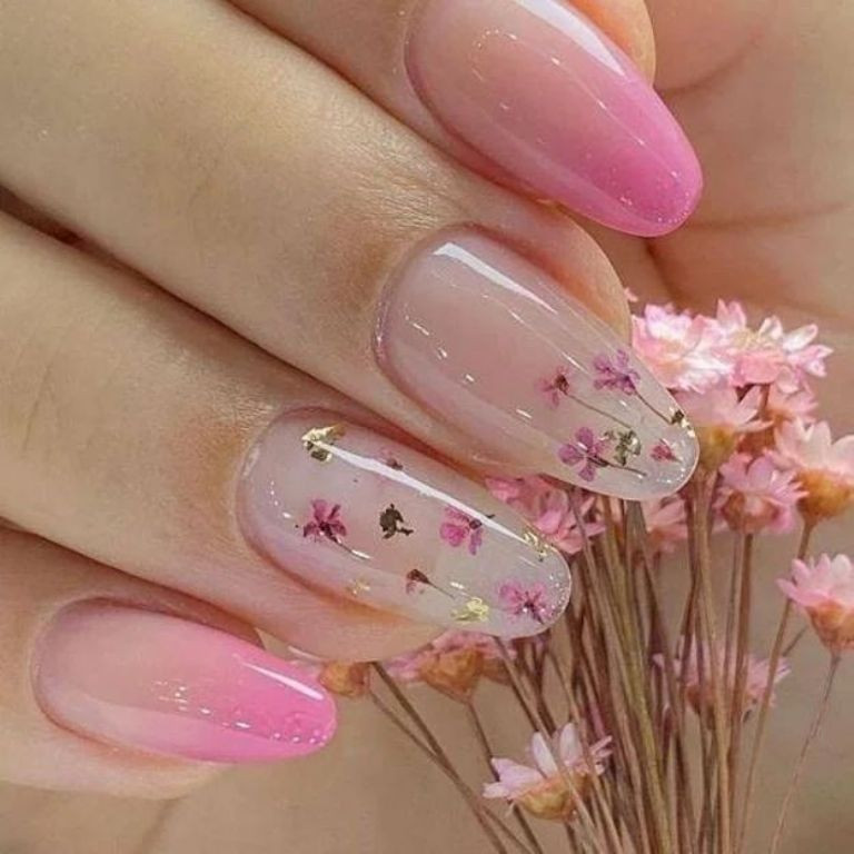 Embedded Dried Flower Ombre Oval Nails Embedded Dried Flower Ombre Oval Nails — Spring Floral Nails 2027
