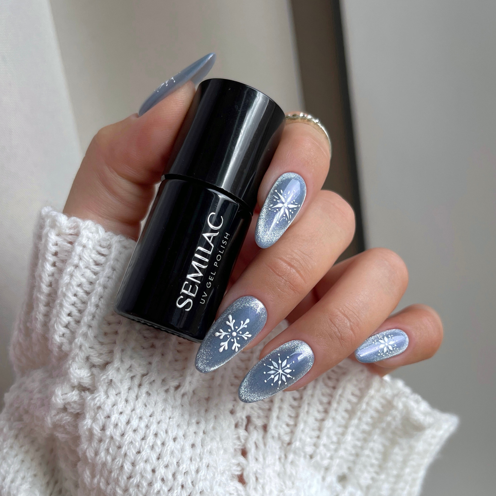 Snowflake Cat-Eye Gray Nails Snowflake Cat-Eye Gray Nails — Winter Gray Nails 2027