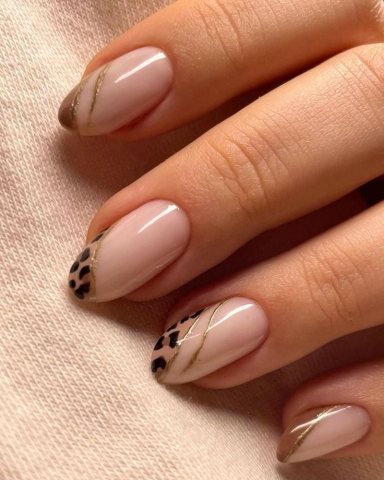 Short Oval Sheer Nude Leopard Accents Short Oval Sheer Nude Leopard Accents — Leopard Print Nails 2027