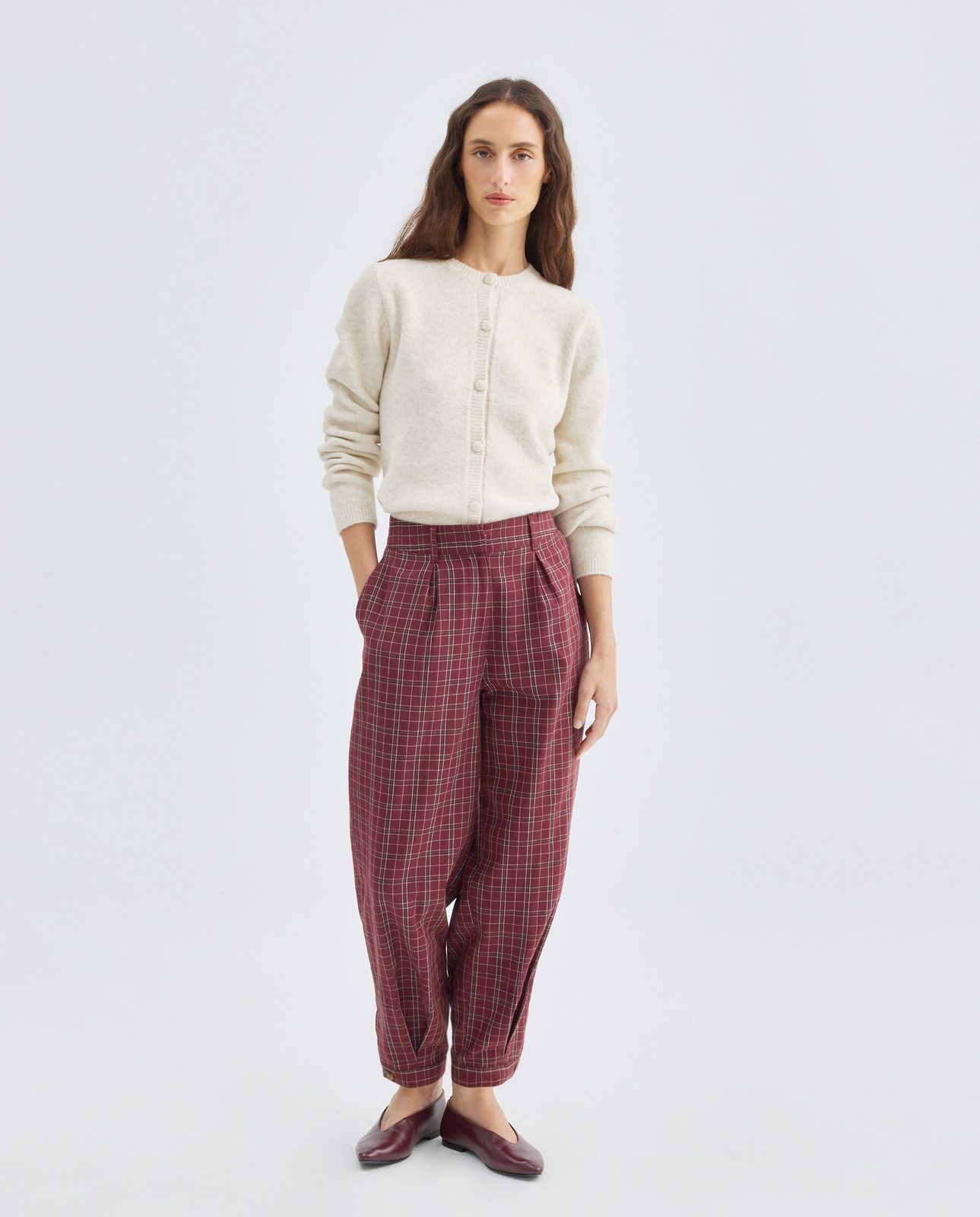 Chic Family Photo Style: Plaid Trousers with a Cream Cardigan Chic Family Photo Style: Plaid Trousers with a Cream Cardigan — Winter Family Photo Outfits 2027