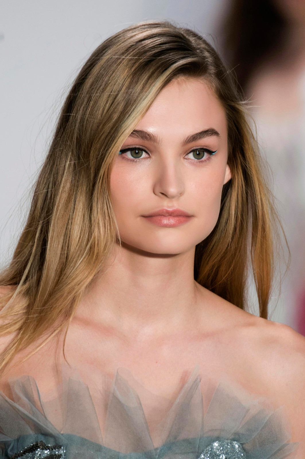 Collarbone Visual Idea Collarbone Visual Idea — Hair Color 2027 for Long Face