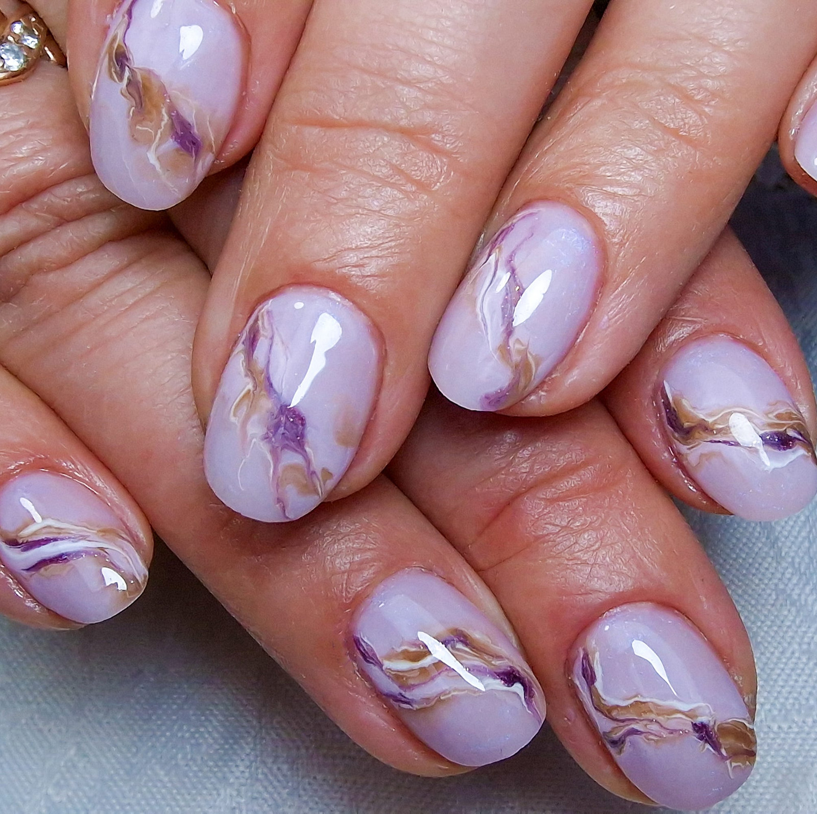 Lilac Marble Gold Vein Round Nails Lilac Marble Gold Vein Round Nails — Round Nails 2027