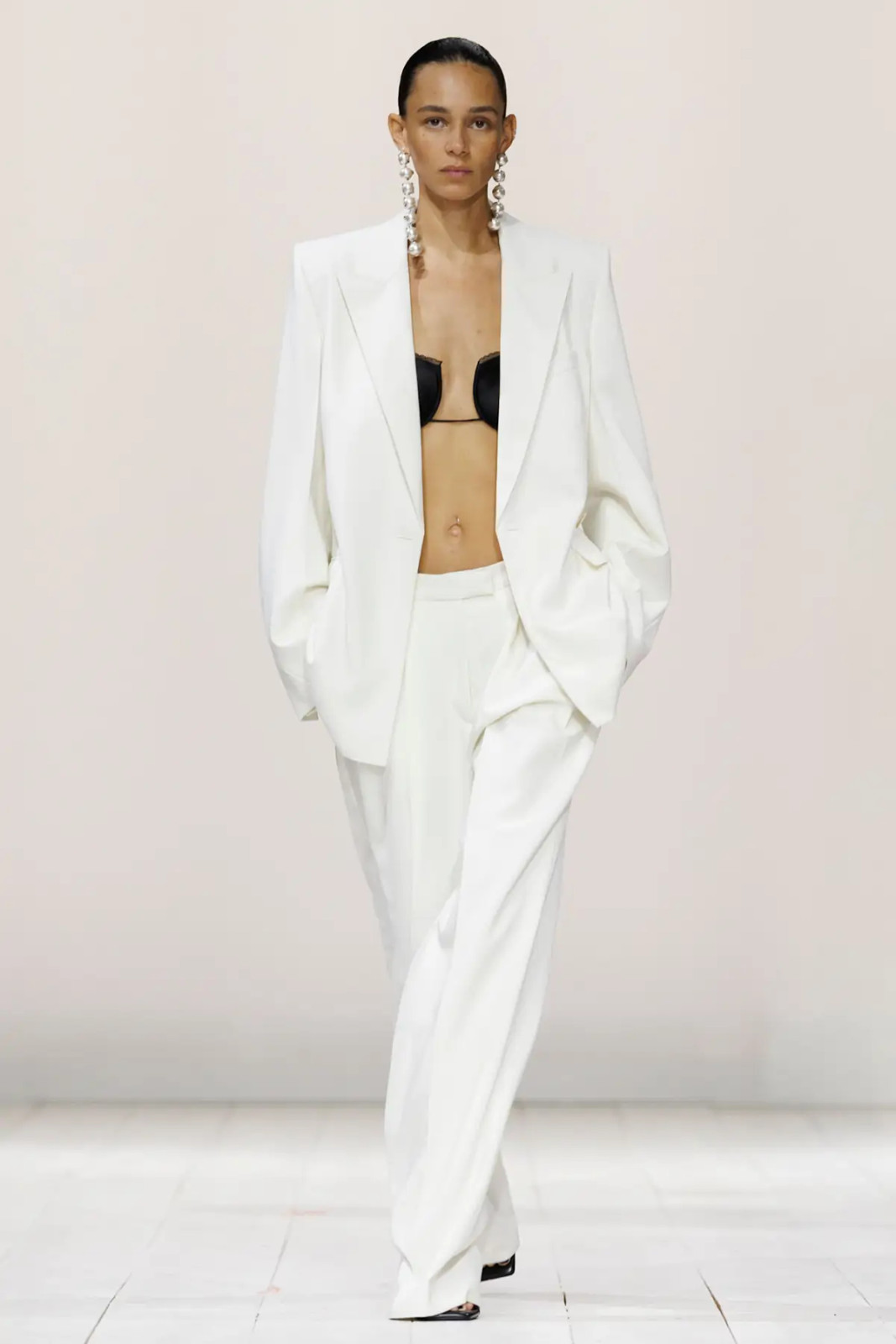Chic Casual Outfit Idea Chic Casual Outfit Idea — Spring Outfits 2027 with Blazer