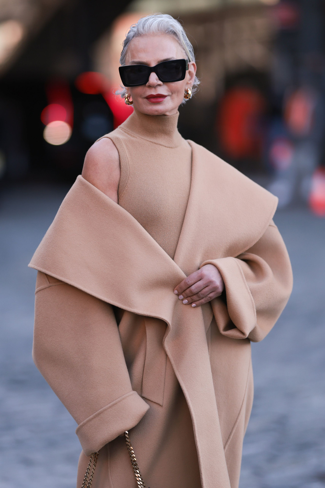 Oversized Camel Wool Coat for Chic Street Style Oversized Camel Wool Coat for Chic Street Style — Vintage Outfits 2027