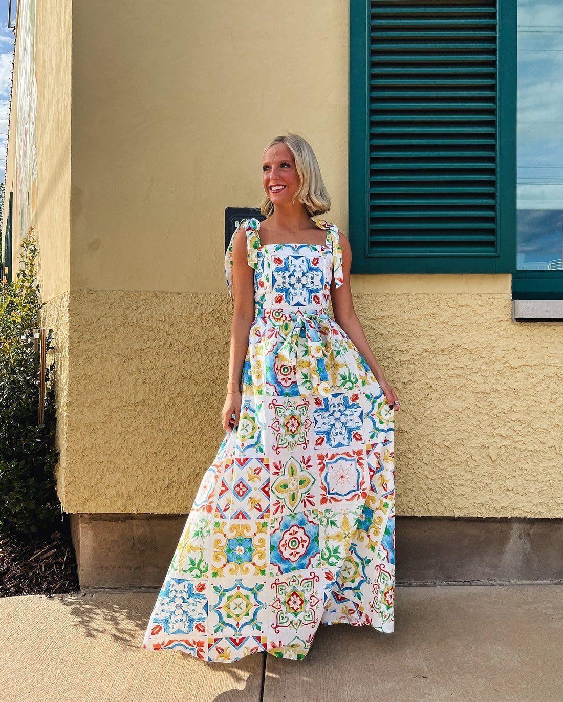 White Tile Print Maxi Dress for a Breezy Summer Day White Tile Print Maxi Dress for a Breezy Summer Day — Colorful Summer Outfits 2027