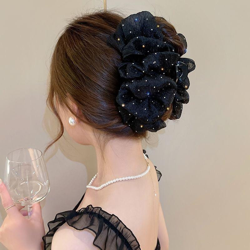 Visual Idea — With The Length Reaching The Collarbone — Claw Clip Bun 2027