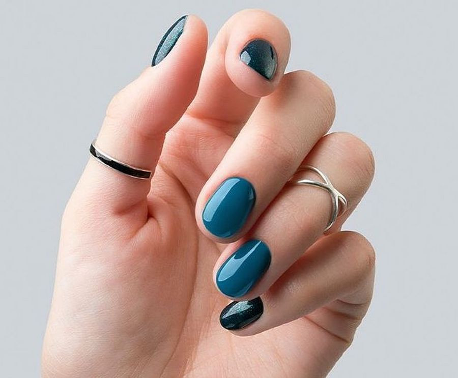 Deep Teal Shimmer Short Oval Nails — Fall to Winter Nails 2026