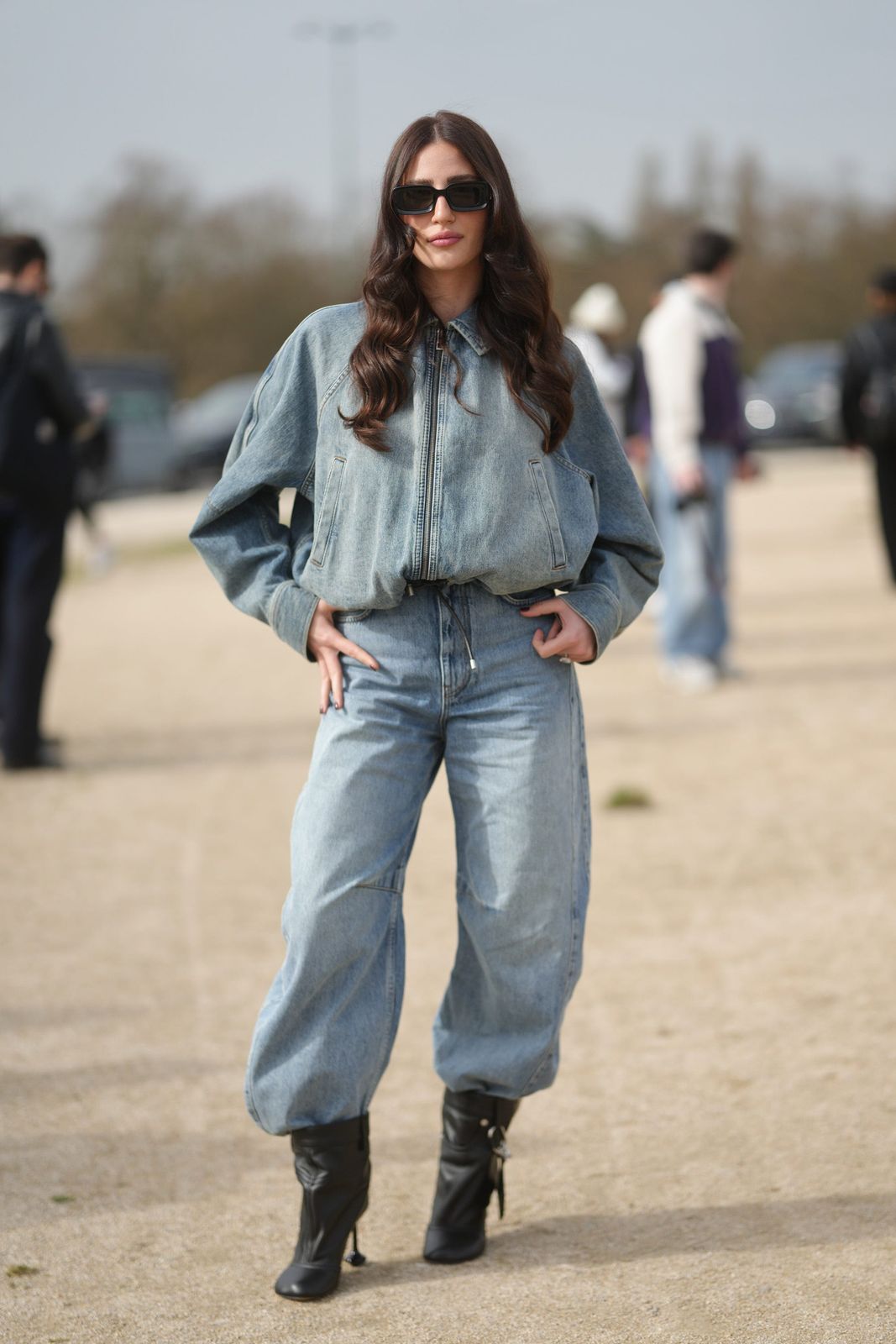 Oversized Denim Jacket and Baggy Jeans for Streetwear Cool Oversized Denim Jacket and Baggy Jeans for Streetwear Cool — Clean Girl Outfits 2027