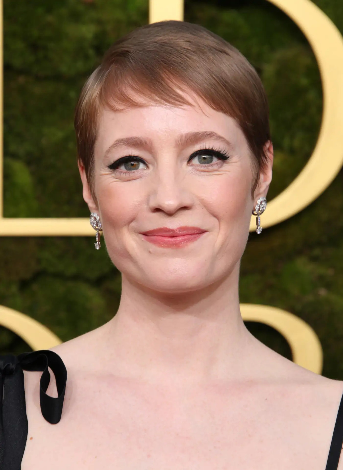 Smooth Light Brown Pixie Smooth Light Brown Pixie — Mom Pixie 2027