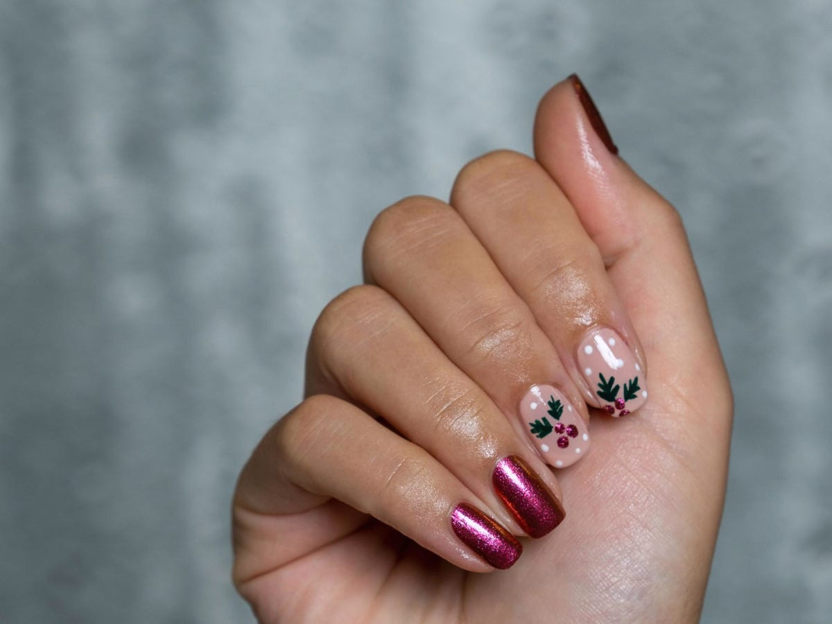 Metallic And Glossy Visual Idea Metallic And Glossy Visual Idea — Winter Round Nails 2027
