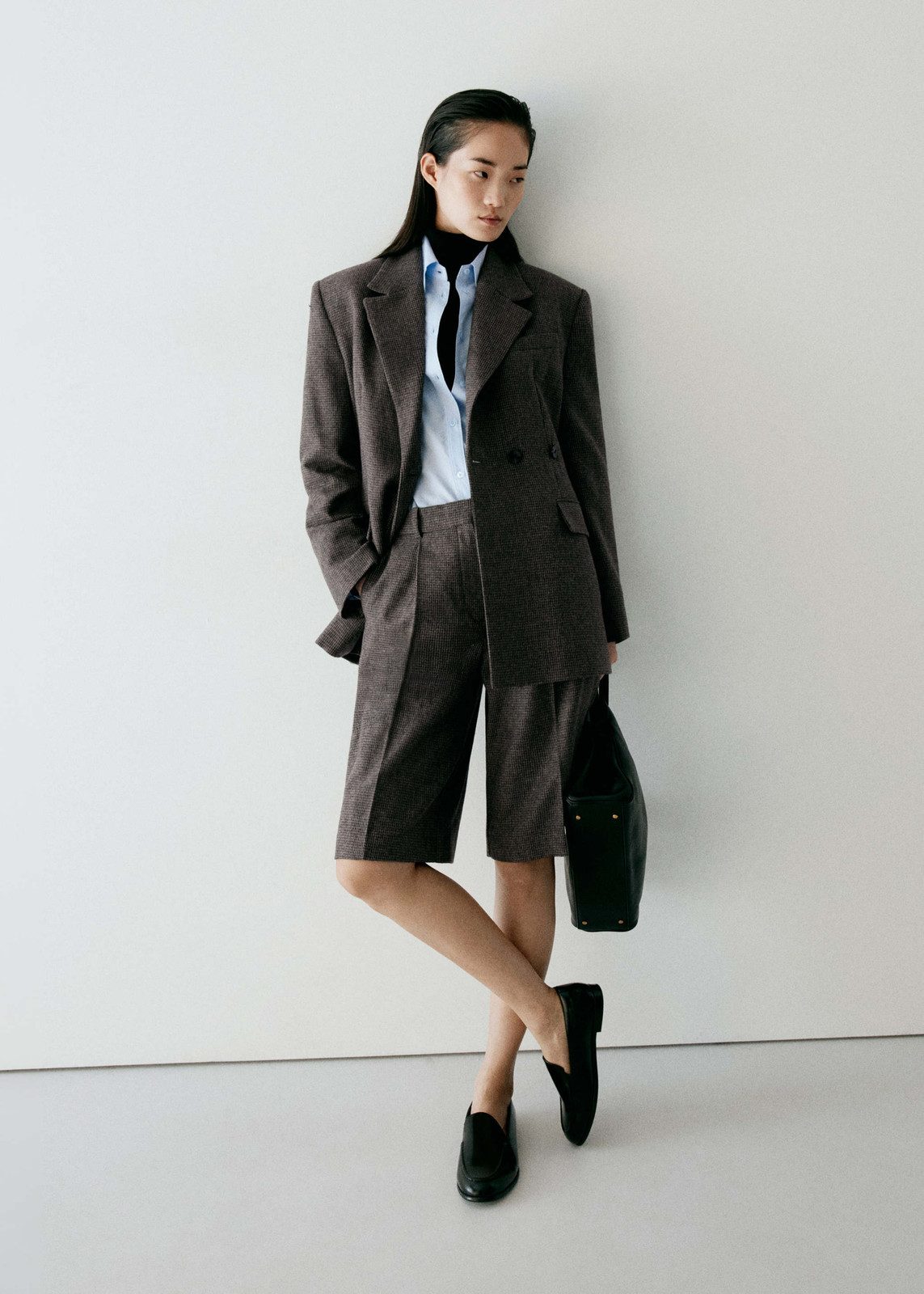 Patterned Blazer with Turtleneck and Culottes: A Textured Approach Patterned Blazer with Turtleneck and Culottes: A Textured Approach — Business Professional Outfits 2027