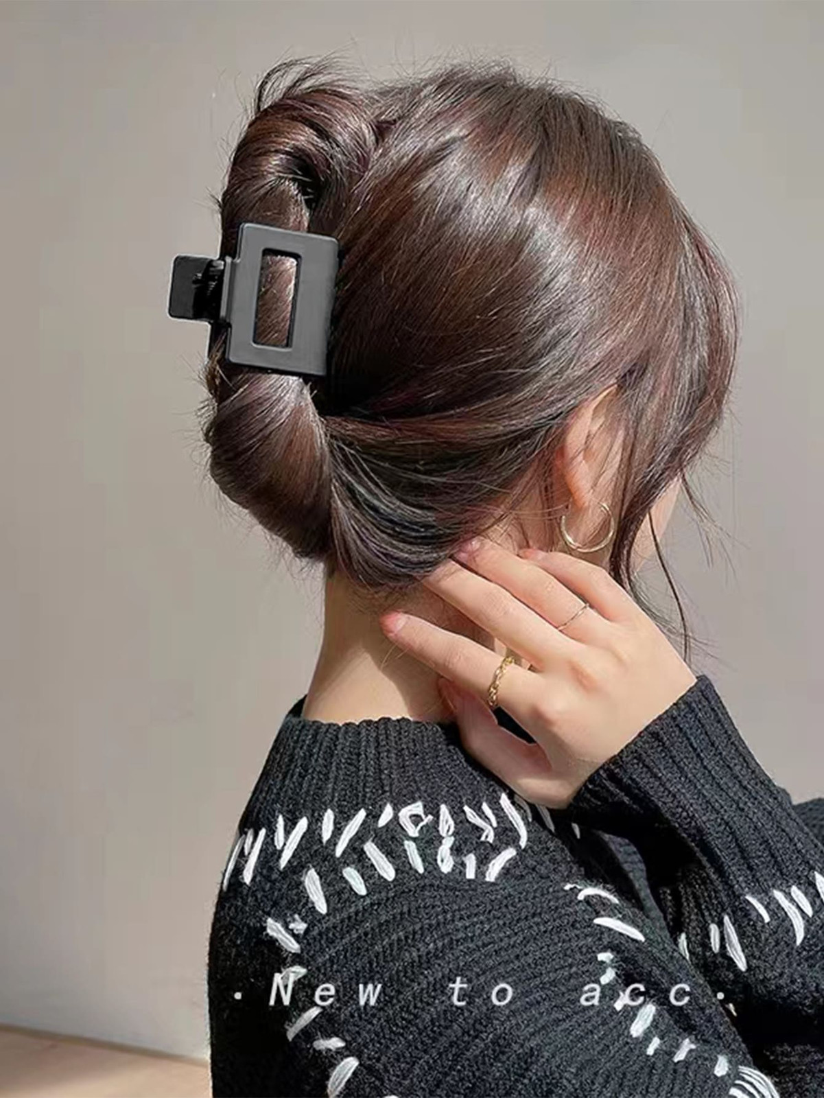 Middle Visual Idea — Claw Clip Bun 2027