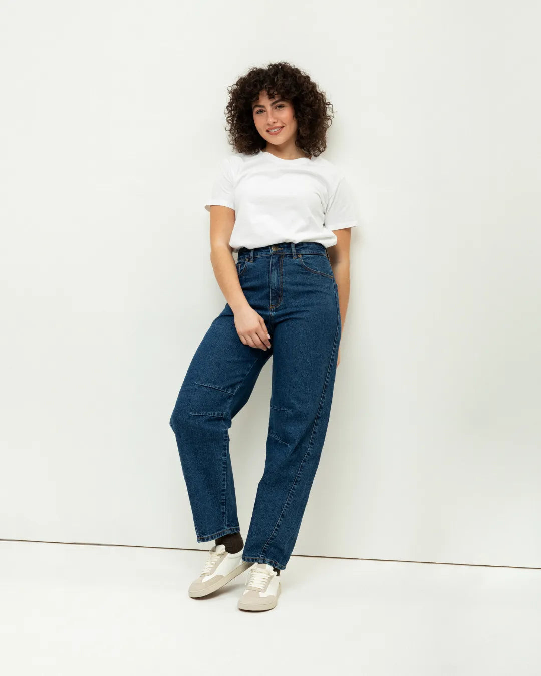 Dark Blue Paneled Straight Leg Jeans with White T-Shirt and Sneakers Dark Blue Paneled Straight Leg Jeans with White T-Shirt and Sneakers — Straight Leg Jeans 2027