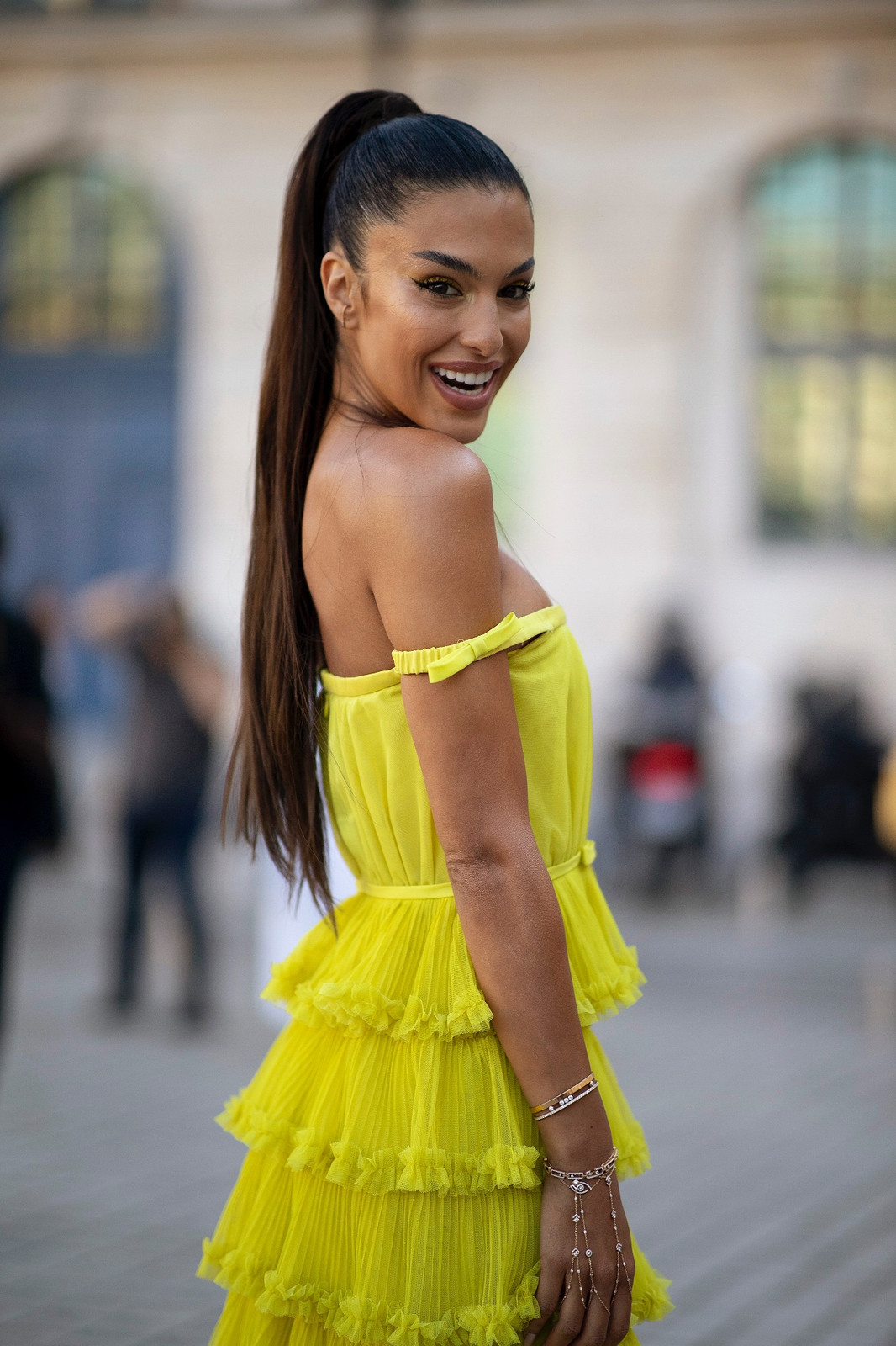 Natural Light Dark Brown High Pony Natural Light Dark Brown High Pony — Sleek Ponytail 2027