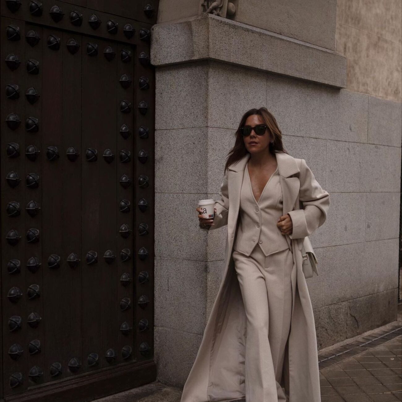 Monochromatic Cream Ensemble with a Longline Vest Monochromatic Cream Ensemble with a Longline Vest — Outfits 2027 for Short Women