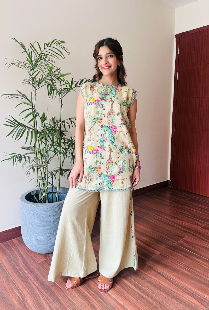 Safari Print Tunic Top with Wide-Leg Pants for a Relaxed Resort Look Safari Print Tunic Top with Wide-Leg Pants for a Relaxed Resort Look — Savannah Outfits 2027