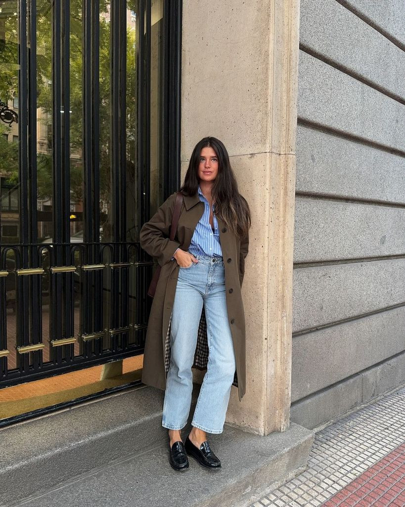 Olive Green Trench Coat with Striped Shirt and Straight Leg Jeans Olive Green Trench Coat with Striped Shirt and Straight Leg Jeans — Sweater and Jeans Outfits 2027
