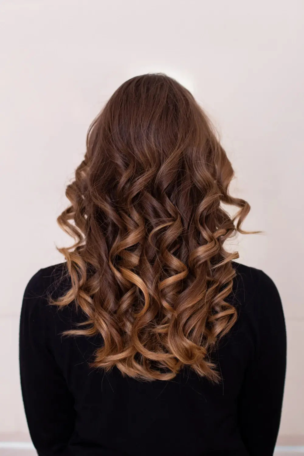 Voluminous Glossy Curls With Caramel Highlights — Bachelorette Hairstyles 2027