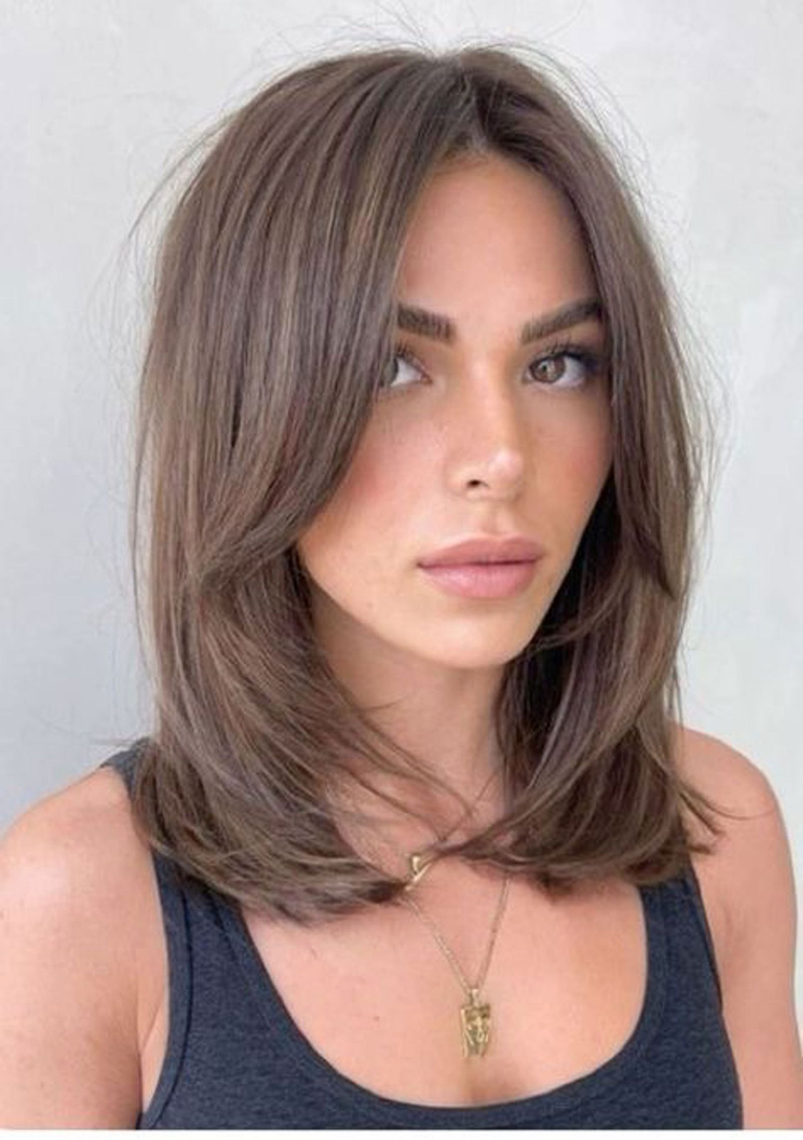 Collarbone Shag With Curtain Bangs Collarbone Shag With Curtain Bangs — Medium Haircuts 2027