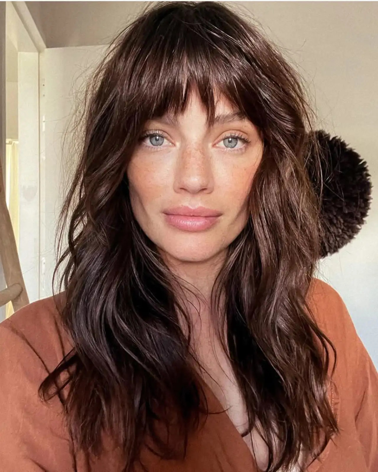 Shoulder-Length Shag With Blunt Bangs Shoulder-Length Shag With Blunt Bangs — Shag Haircut 2027