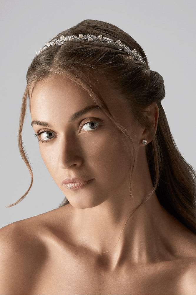 Visual Idea — Half-Down Manner With Subtle Twists Visual Idea — Half-Down Manner With Subtle Twists — Pearl Headband Hairstyles 2027