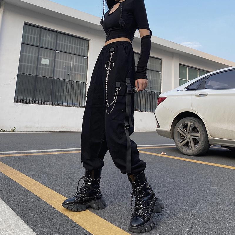 Cargo Pants with Chain Detail: Edgy Y2K Street Style Cargo Pants with Chain Detail: Edgy Y2K Street Style — 2000s Outfits 2027