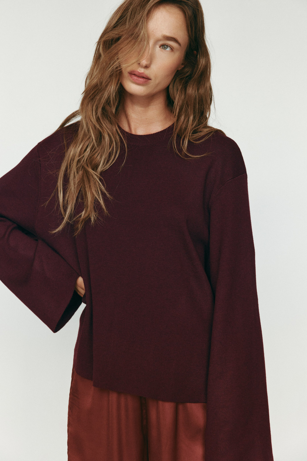 Burgundy Oversized Sweater with Bell Sleeves Burgundy Oversized Sweater with Bell Sleeves — Oversized Sweater Outfits 2027