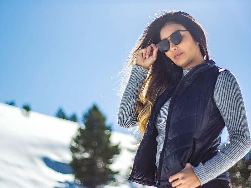 Casual Winter: Black Vest with Striped Top and Beanie Casual Winter: Black Vest with Striped Top and Beanie — Puffer Vest Outfits 2027