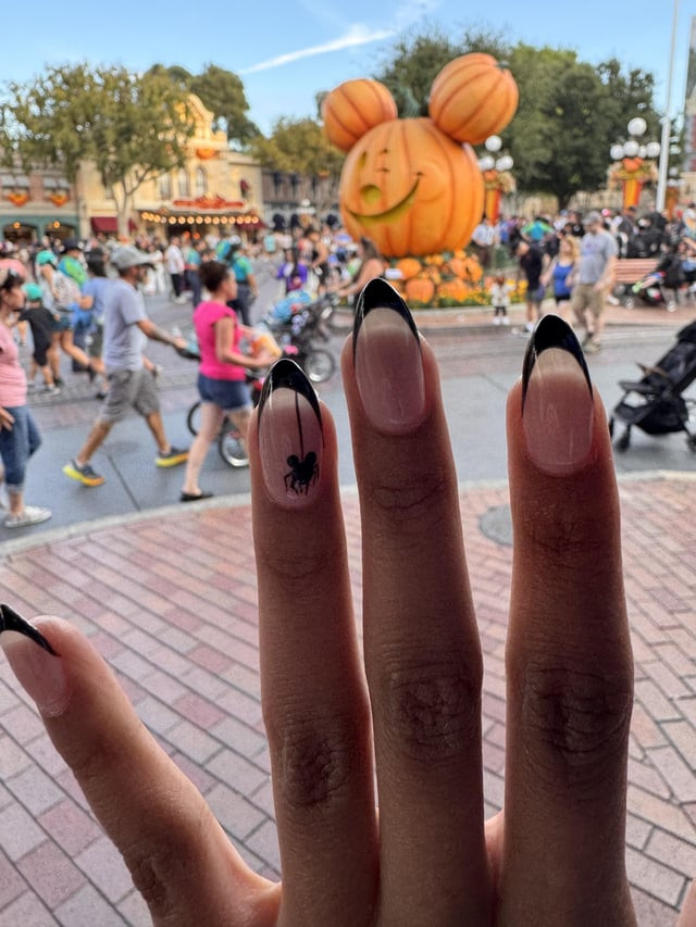Spider Mickey Mouse Motif On One Nail Visual Idea Spider Mickey Mouse Motif On One Nail Visual Idea — Disney Nails 2027