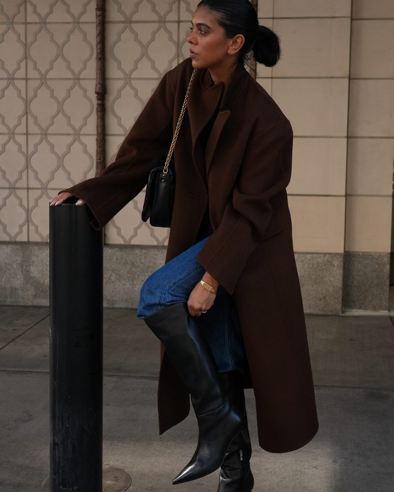 Blue Jeans and Black Top with Oversized Brown Coat and Black Knee-High Boots Blue Jeans and Black Top with Oversized Brown Coat and Black Knee-High Boots — Knee High Boots Outfits 2027