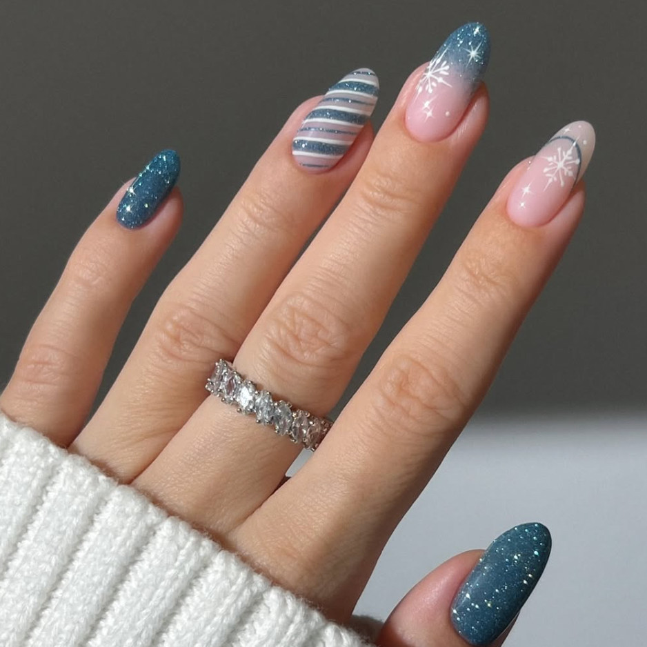 Winter Blue Snowflake Striped Nails Winter Blue Snowflake Striped Nails — Winter Glitter Nails 2027