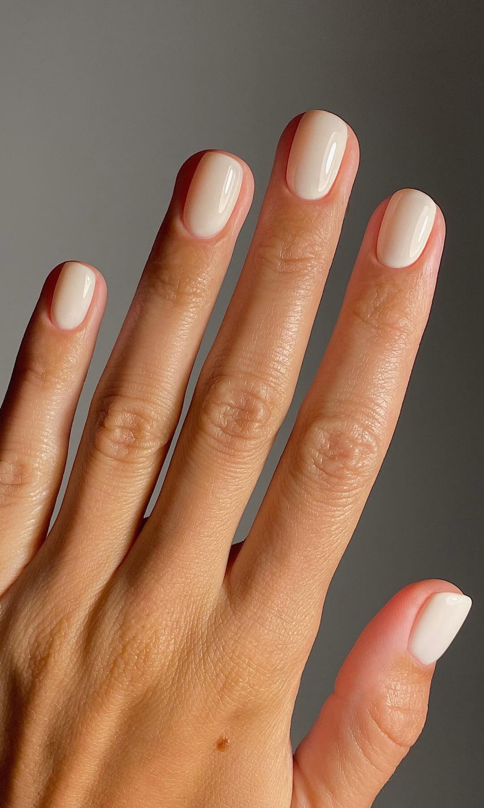 Creamy Beige Short Ovals Creamy Beige Short Ovals — Beige Nails 2027
