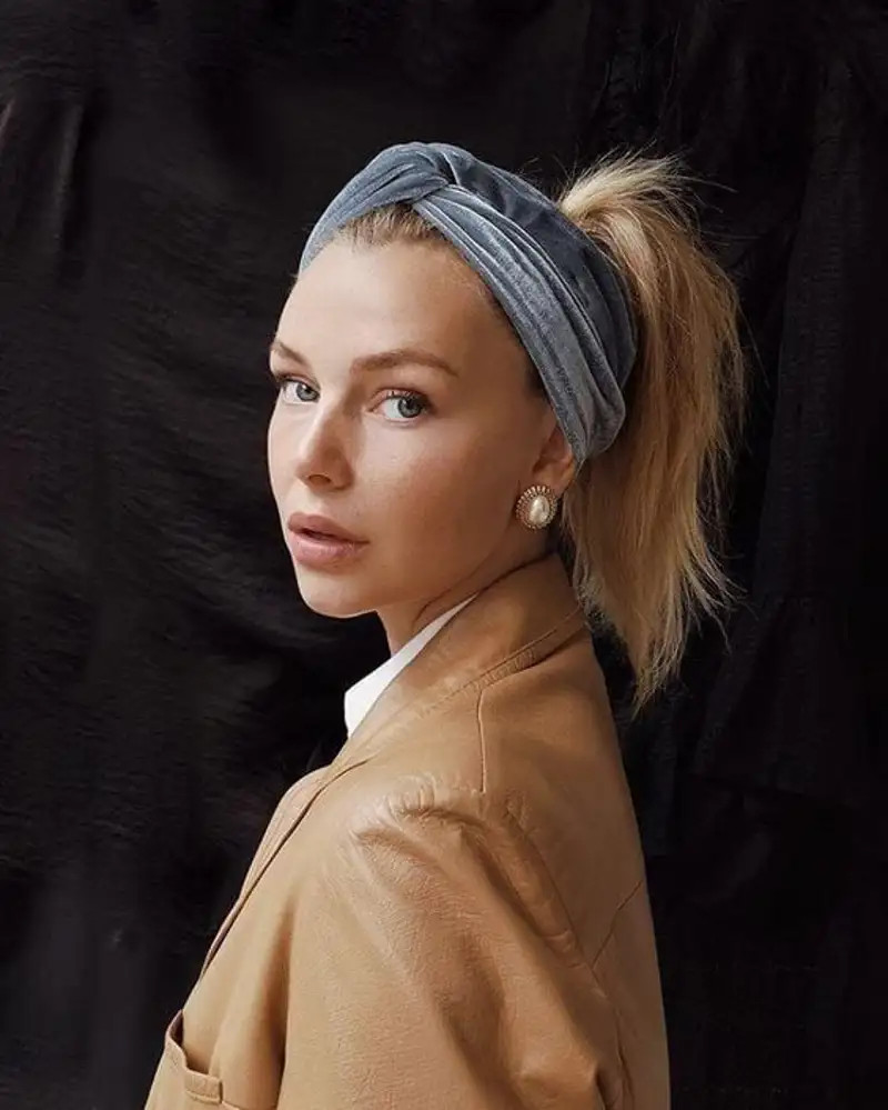 Velvet Turban Headband With High Ponytail — Headband Hairstyles 2027