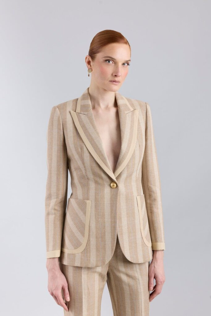 Oversized Beige Blazer with Lace Camisole and Jeans Oversized Beige Blazer with Lace Camisole and Jeans — Conference Outfits 2027