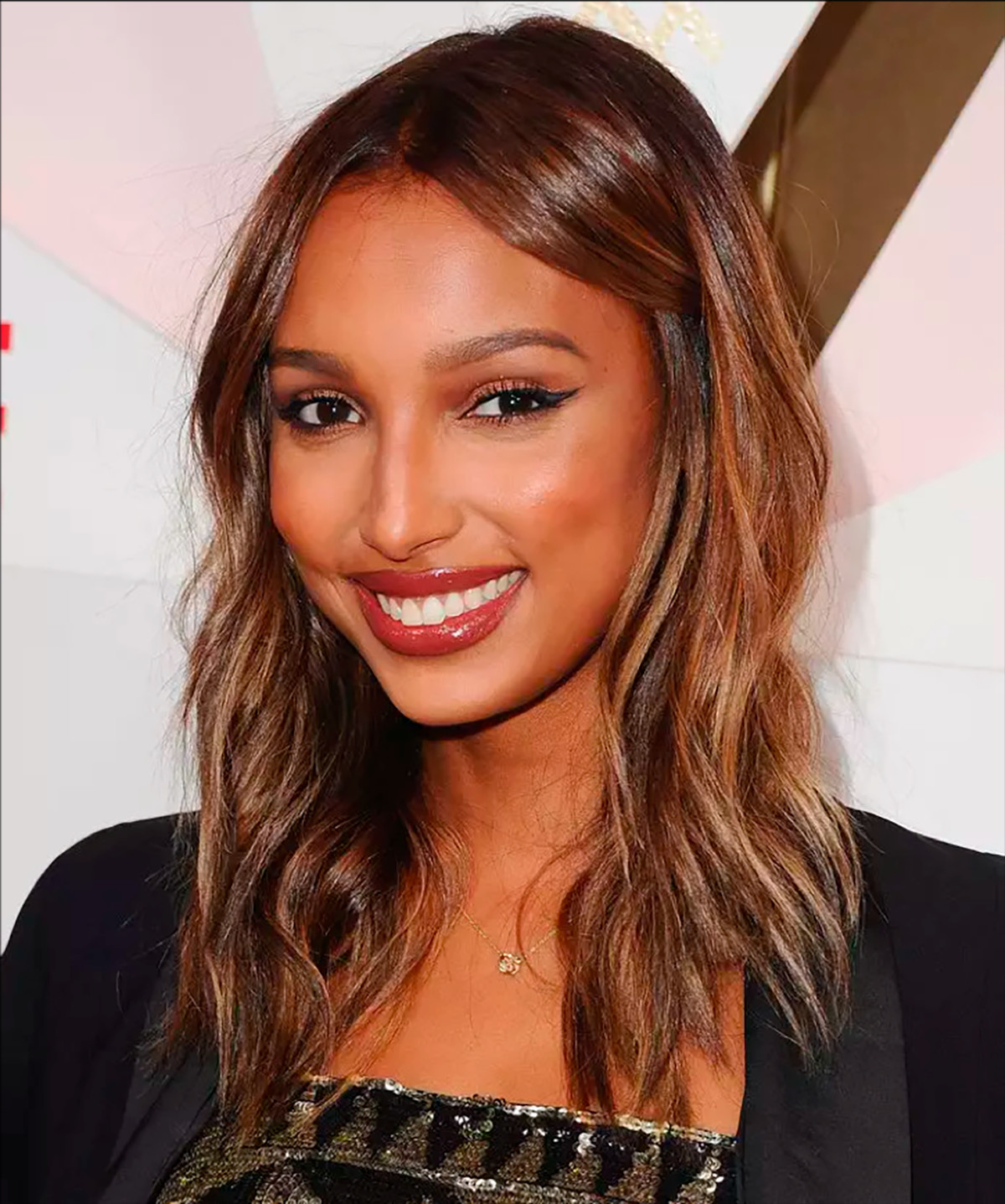 Visual Idea — A Woman With Shoulder-Length — Caramel Brunette 2027