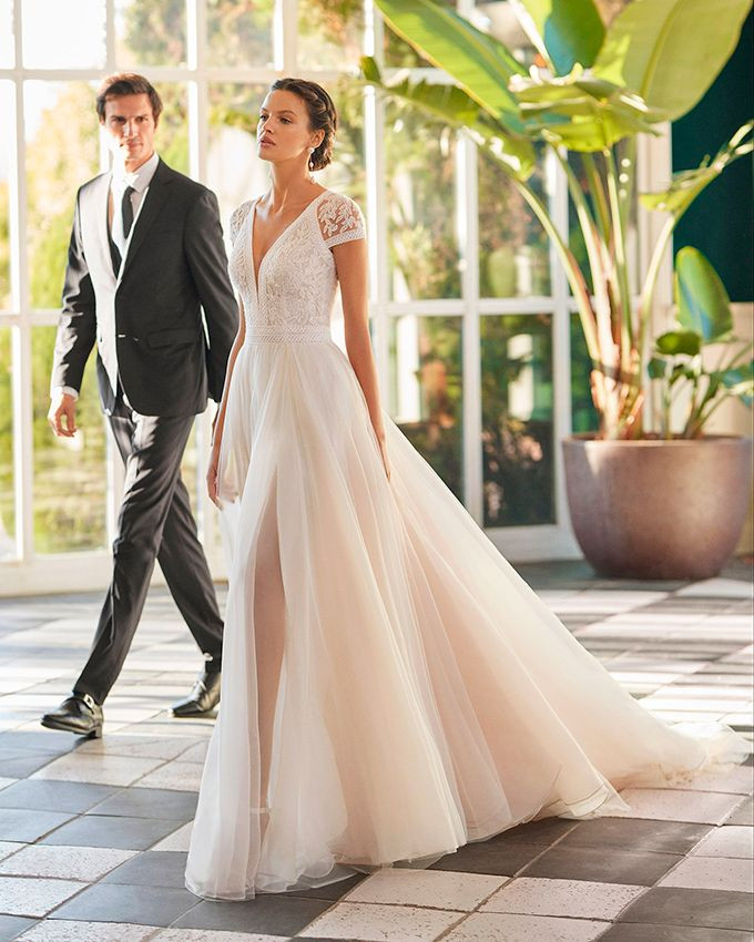 Ivory and Blush Wedding Dress with Voluminous Tulle Skirt Ivory and Blush Wedding Dress with Voluminous Tulle Skirt — Church Dresses 2027