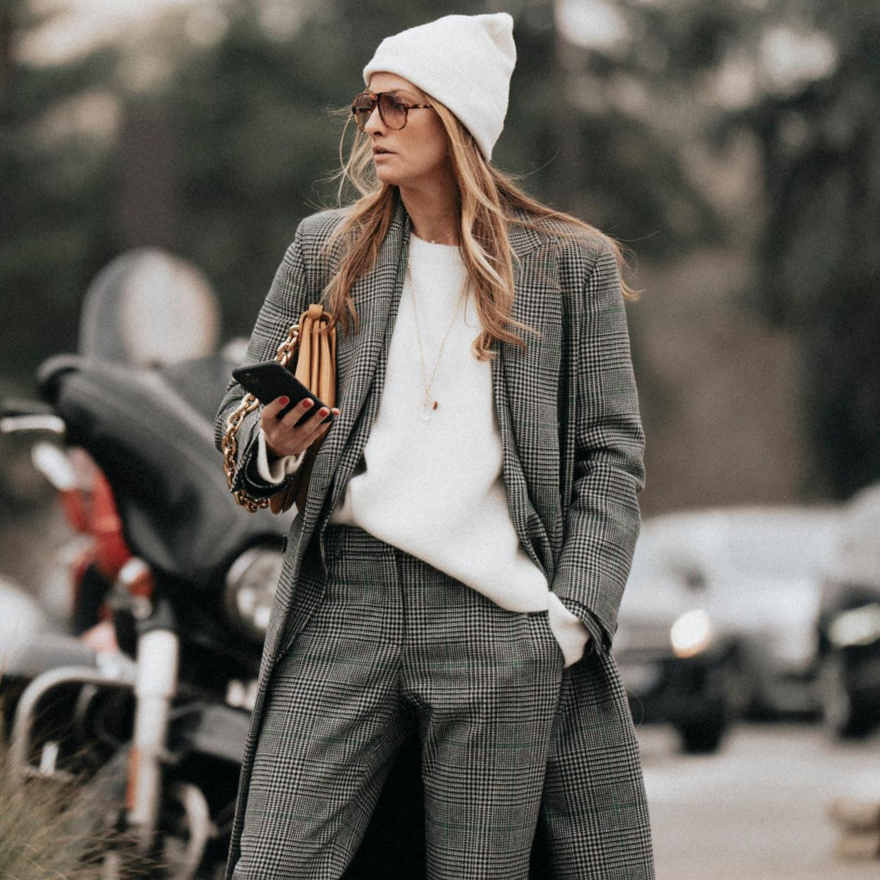 Oversized Grey Plaid Coat with White Sneakers Oversized Grey Plaid Coat with White Sneakers — Winter Casual Outfits 2027