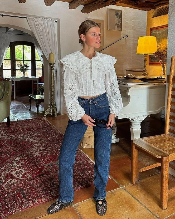 Voluminous Ruffled Blouse with Straight-Leg Jeans Voluminous Ruffled Blouse with Straight-Leg Jeans — Poetcore Outfits 2027