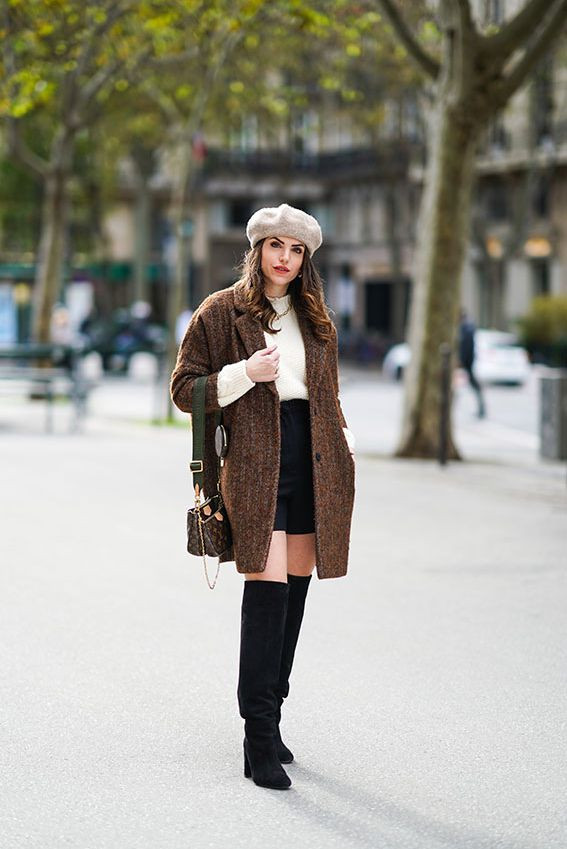 Parisian Style: Beige Beret with Tweed and Knee-High Boots Parisian Style: Beige Beret with Tweed and Knee-High Boots — Beret Outfits 2027